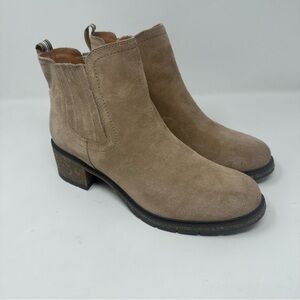 Aetrex Willow Beige Suede Block Heel Ankle Boots